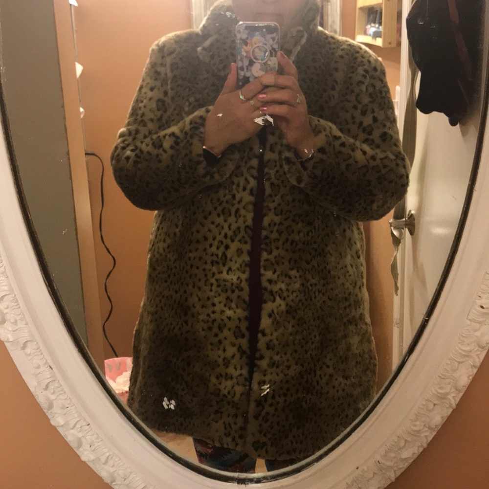 Coat L last price